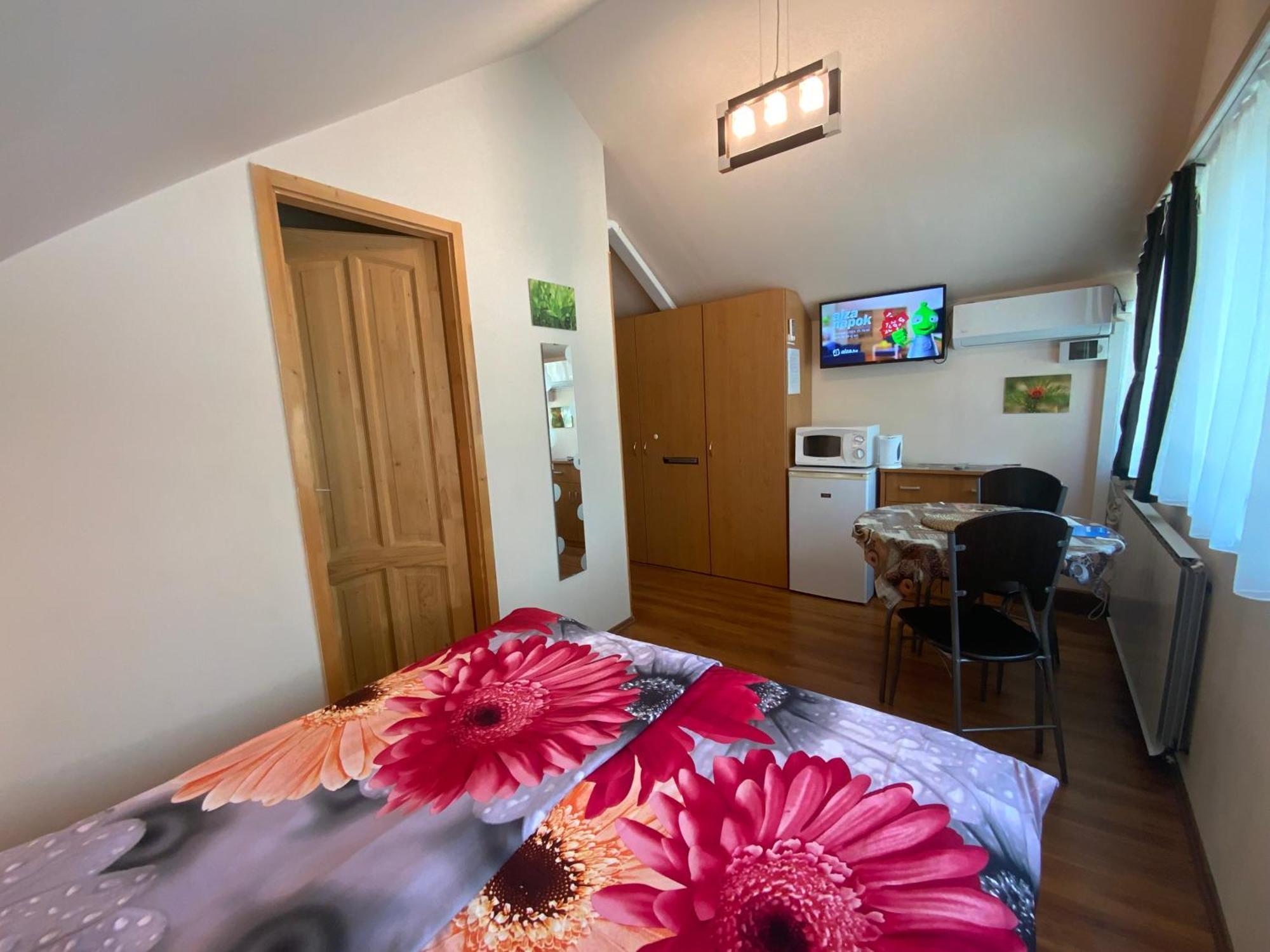 Elso Fecske Apartmanok Siófok Buitenkant foto